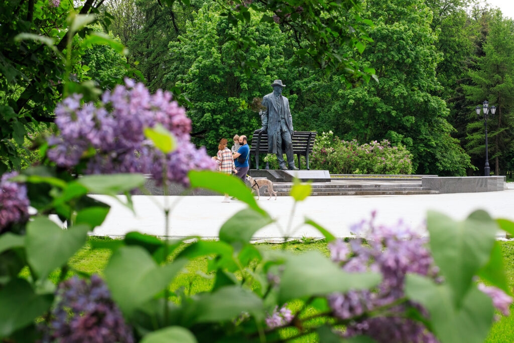Novgorodians bid farewell to spring and welcome summer with light rain and June warmth