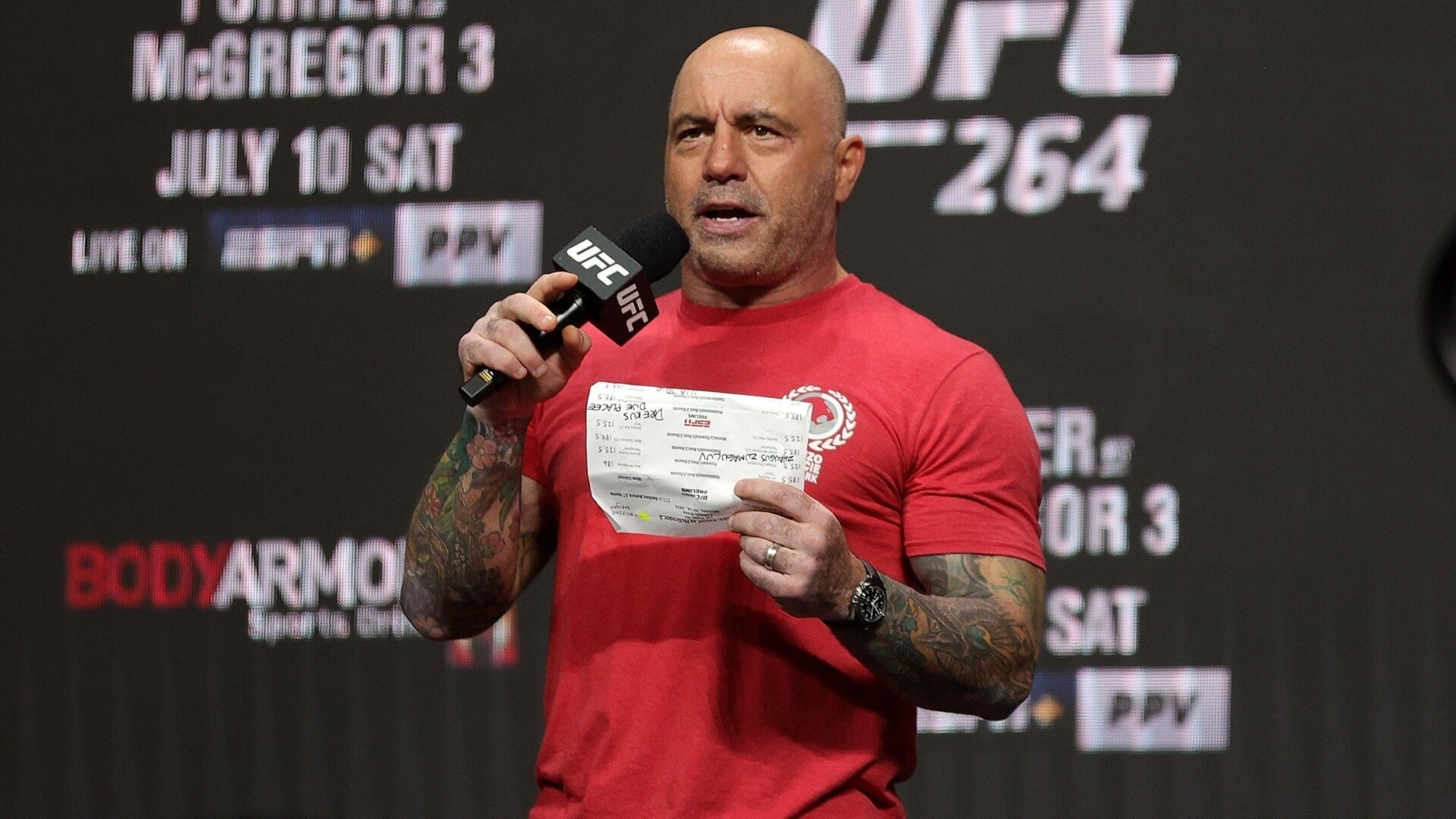 Joe Rogan beschuldigt Trumps Team, Epstein-Akten versteckt zu haben, um mächtige Leute zu schützen