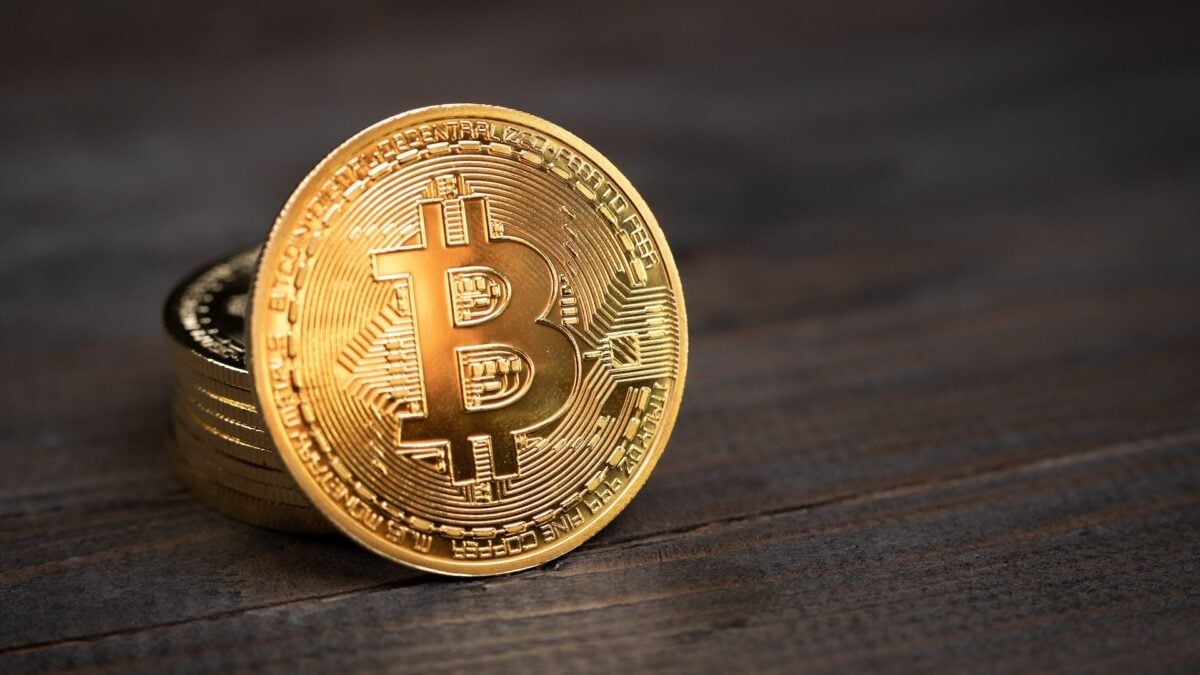 Elon Musk definisce il dollaro statunitense "senza speranza" e afferma che il suo partito americano accoglierà Bitcoin