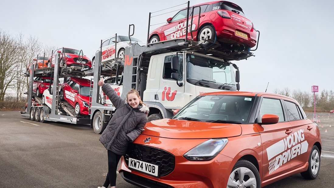 O premiado Suzuki Swift híbrido faz sucesso entre os jovens motoristas