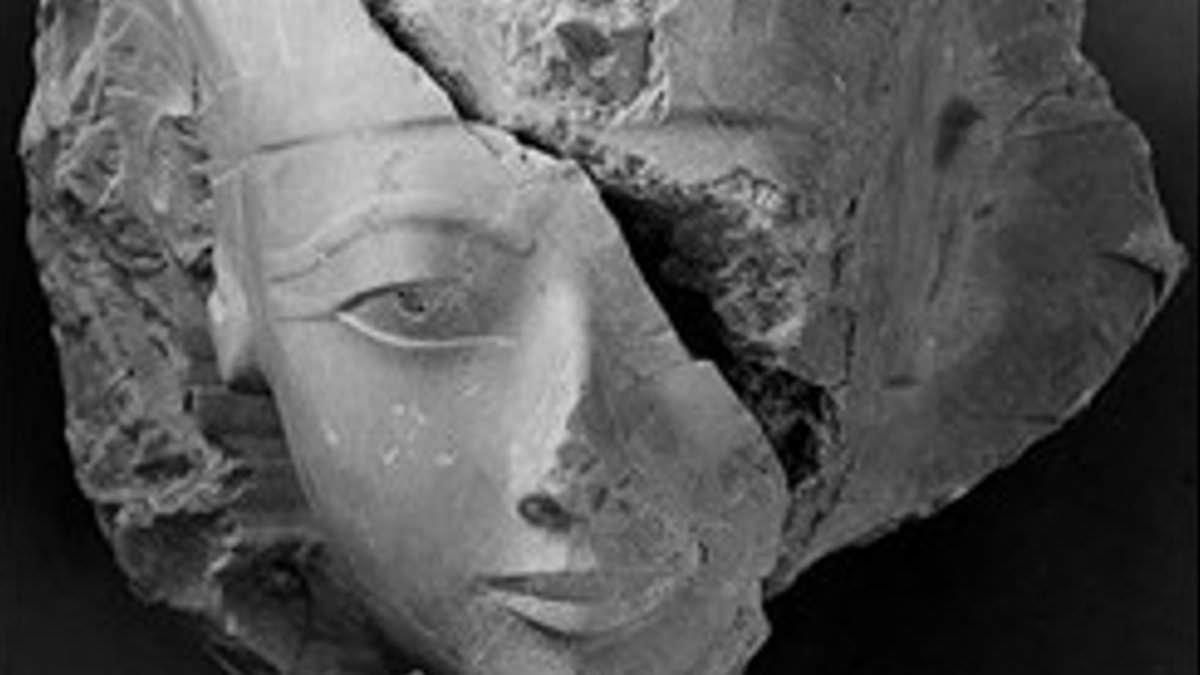 Het ontrafelen van het mysterie van de vergeten VROUWELIJKE farao van Egypte: Wetenschappers reconstrueren het verbrijzelde gezicht van koningin Hatsjepsoet