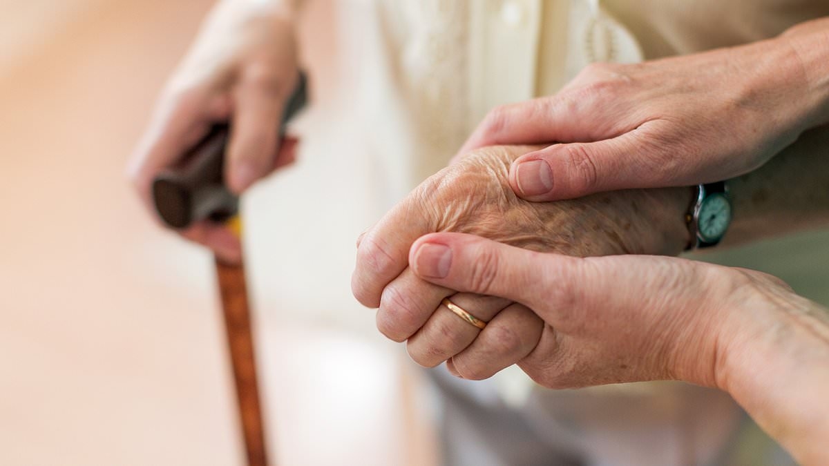 Volgens een expert op het gebied van levensduur kan de 'geur van oude mensen' worden genezen met een eenvoudig, alledaags voedingsmiddel