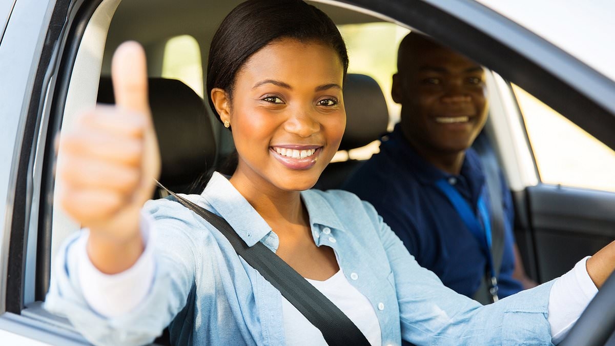 Quel est l'impact de votre titre de propriété sur votre devis d'assurance auto ? Les données révèlent un écart de prix entre M., Mme, Mlle et Mlle