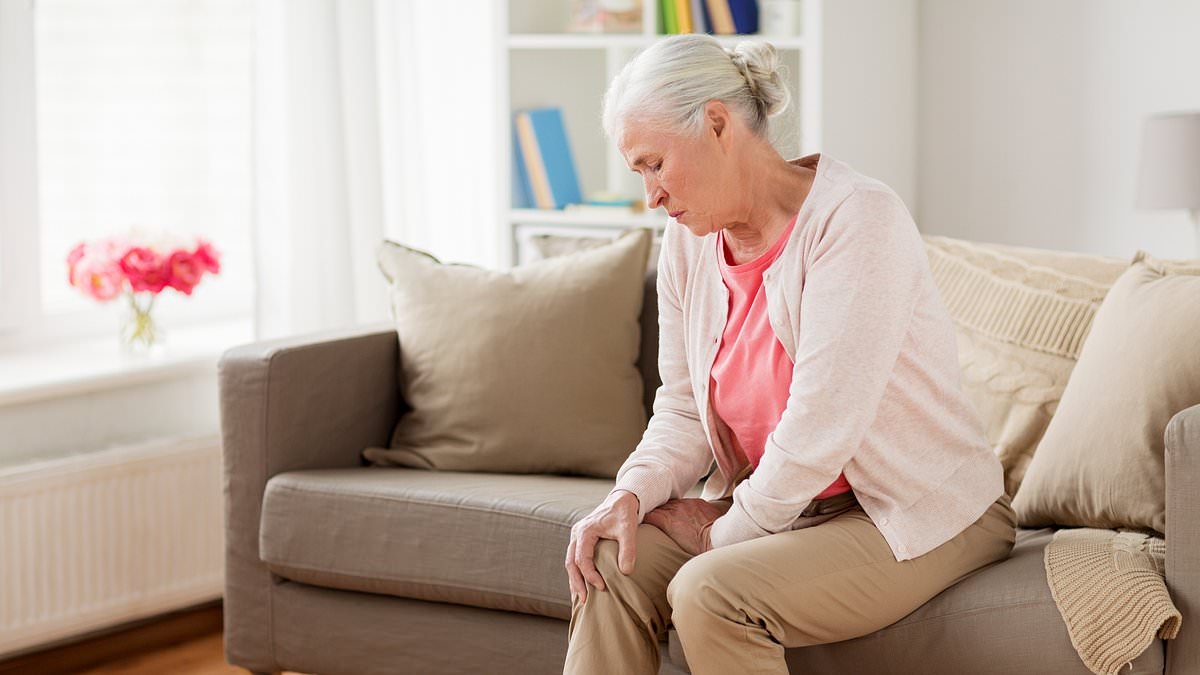 Experts share 10 easy-to-dismiss signs of Parkinson's disease - which aren't tremors