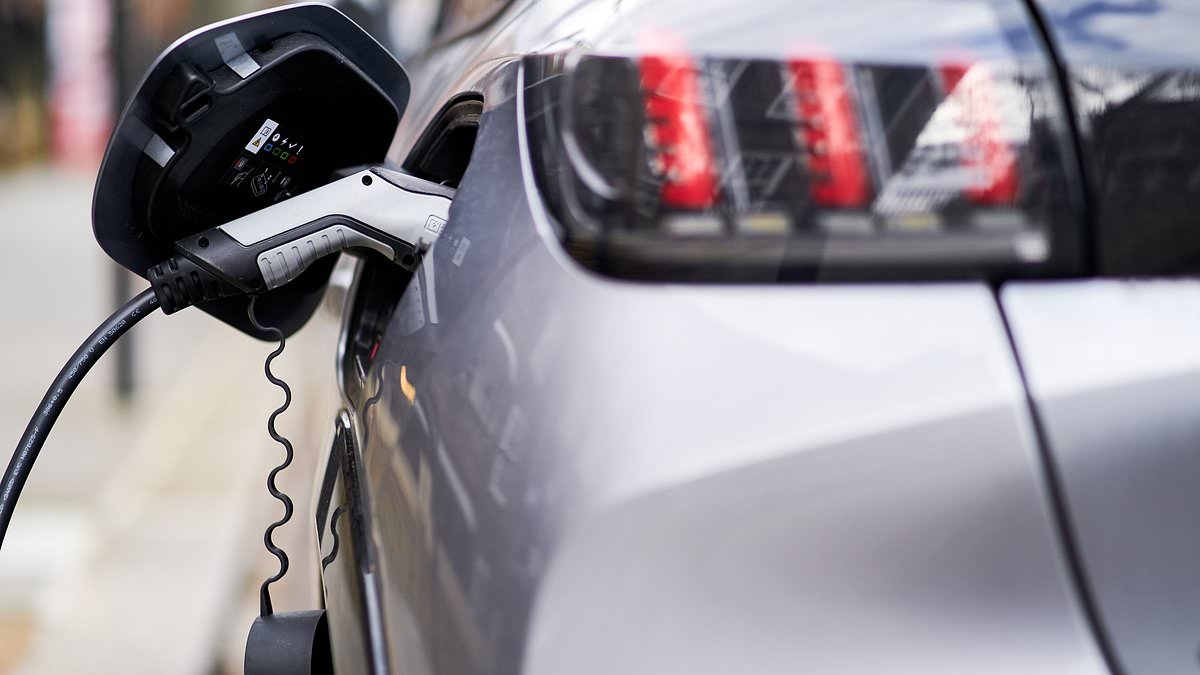 Ad agosto si è registrato un calo nella produzione di automobili, in vista dell'impatto degli attacchi informatici