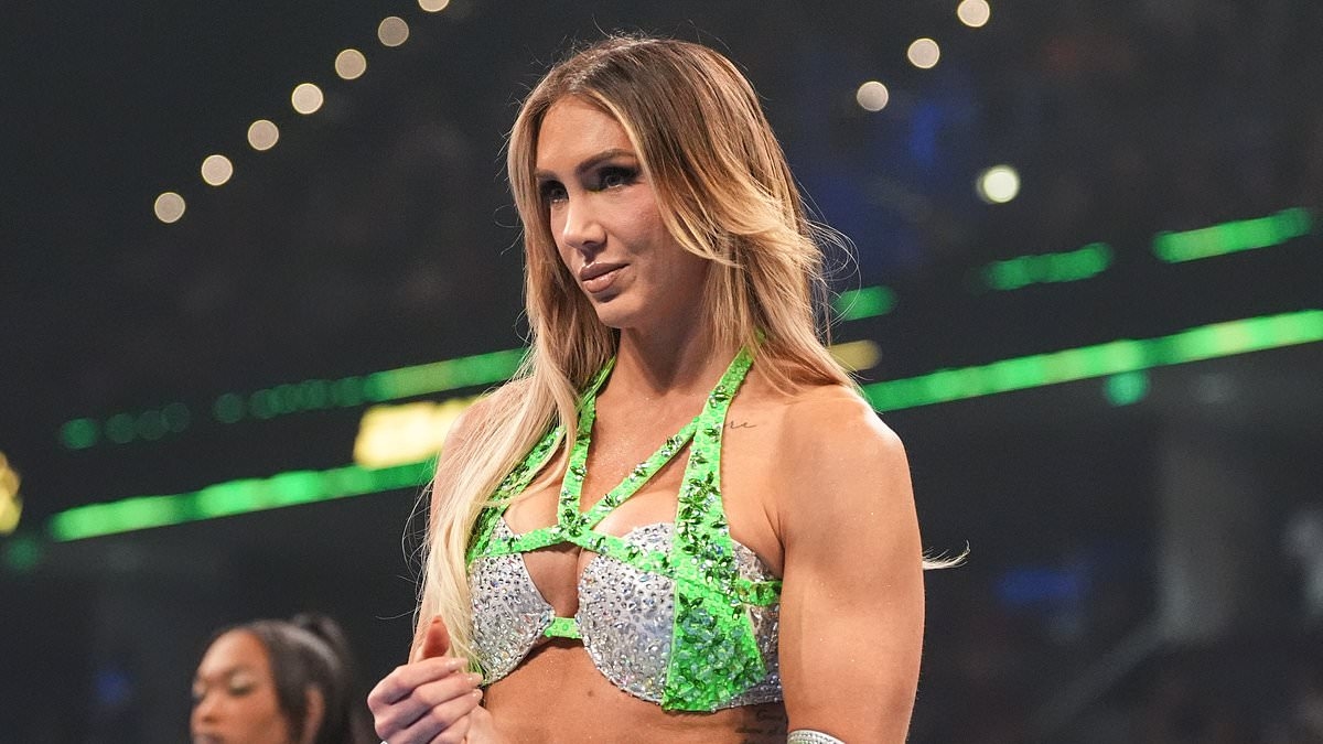 Göz alıcı WWE yıldızı, utanç verici gardırop arızasının yayının kesilmesine neden olmasının ardından sessizliğini bozdu