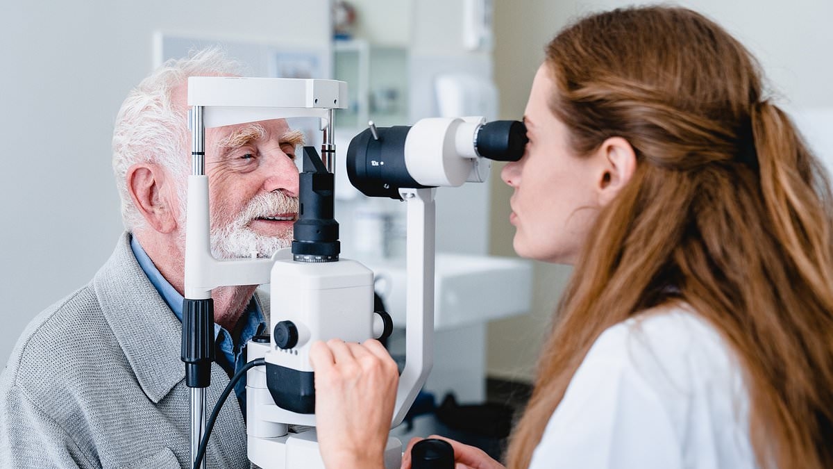 Milyonlarca İngiliz, teşhis edilmemiş bir göz rahatsızlığı nedeniyle 'dinlenirken şaşılık' sorunu yaşıyor olabilir