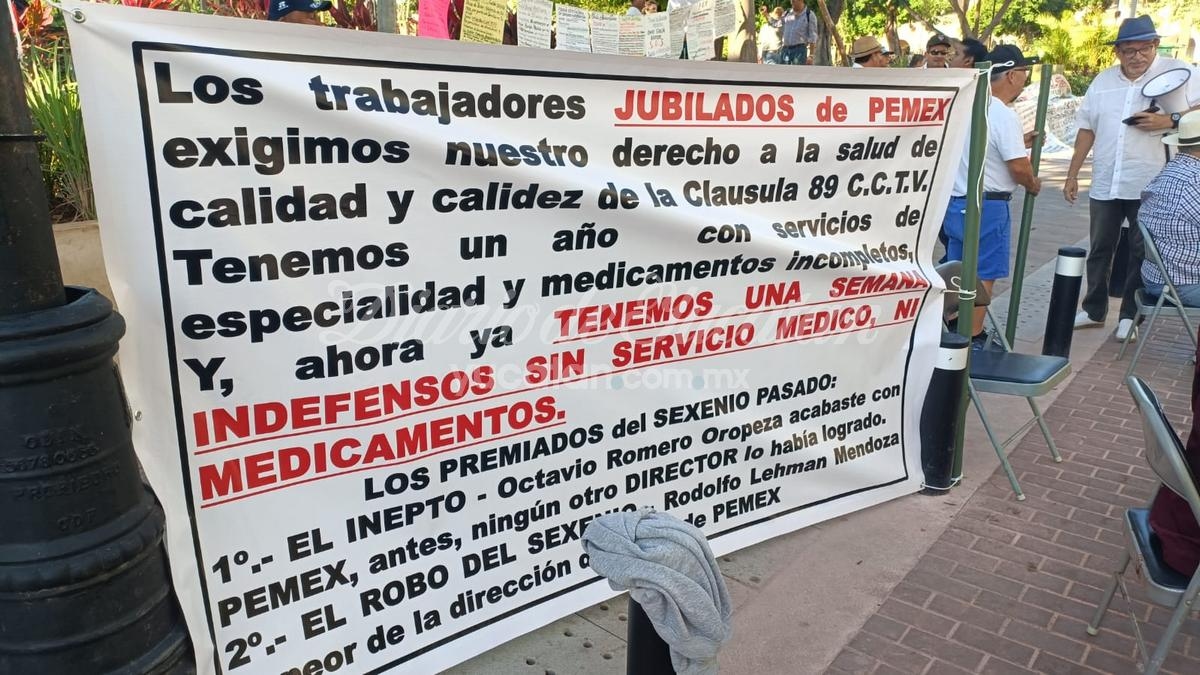 Pemex retirees and pensioners protest in Mérida