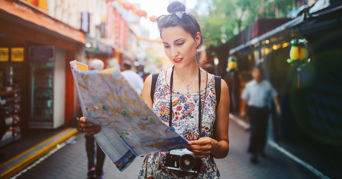 Consejos para viajar solo y evitar el 'impuesto para solteros' en tus vacaciones de verano