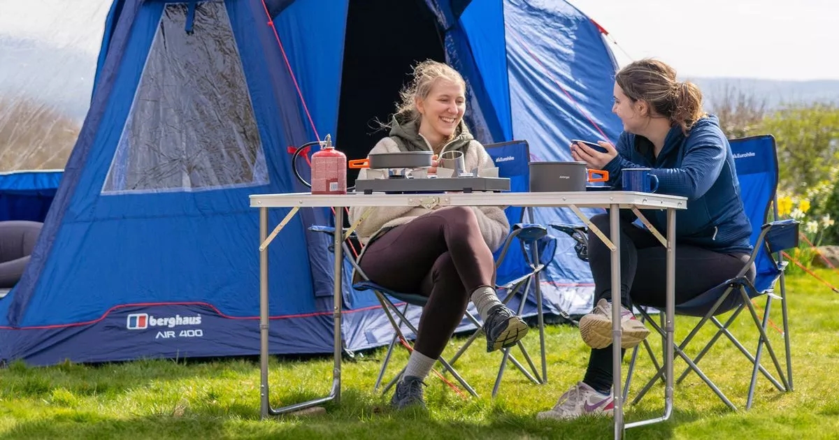 Grandi sconti sul campeggio, inclusa una tenda che ha resistito "a un mese di pioggia in un giorno", ora scontata di £ 146