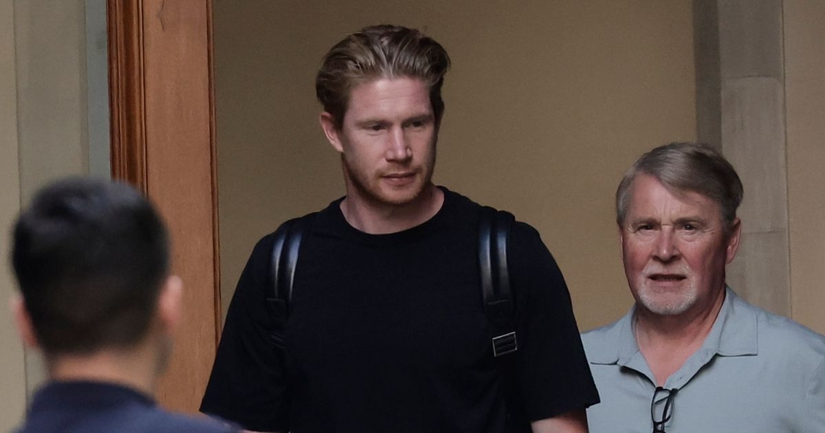 Kevin De Bruyne „przeprowadził rozmowy transferowe z Liverpoolem”, a motywacja do odejścia z Man City wyłania się