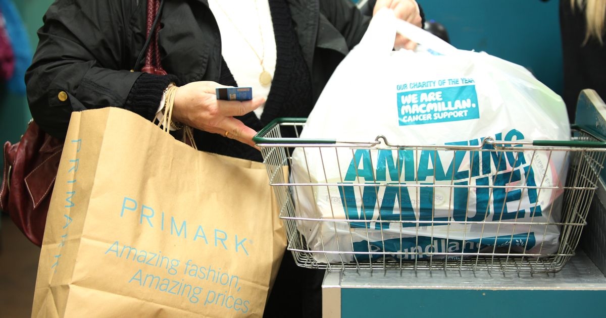Compradores da Poundland estão comprando um conjunto de Halloween de £ 1 que é "bonito demais para usar"