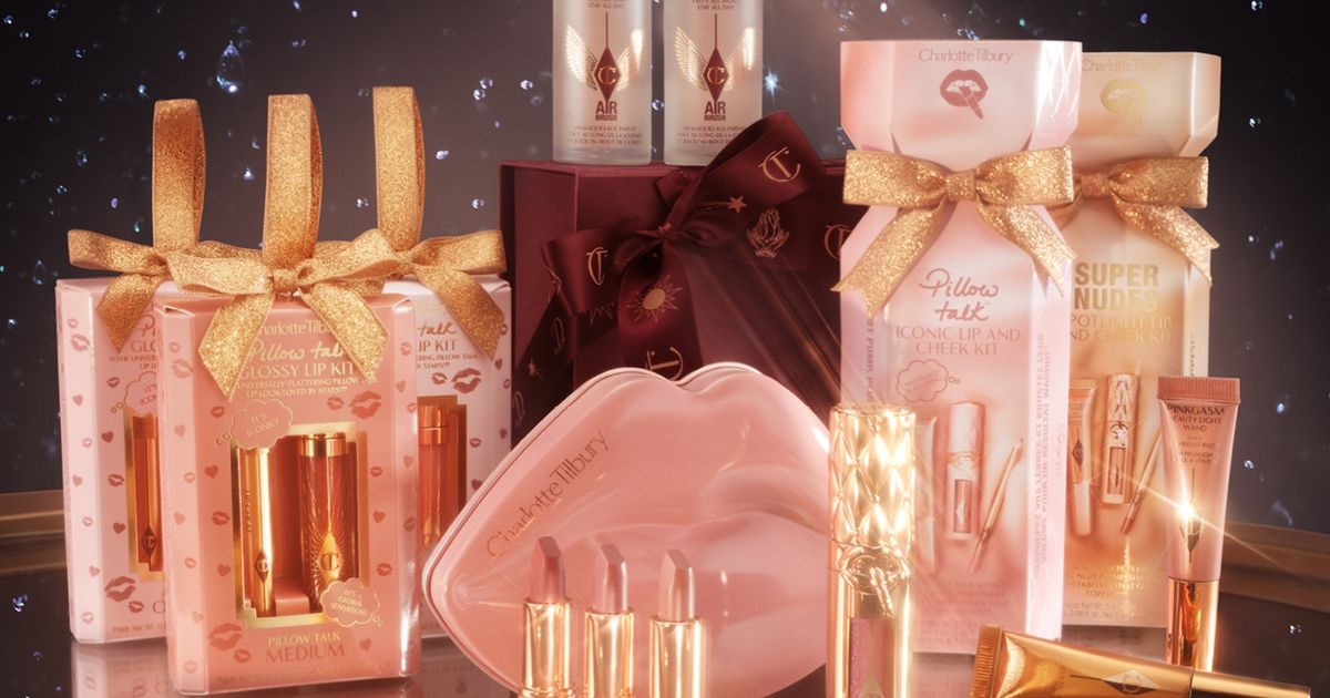 Tornano i set regalo di Natale di Charlotte Tilbury con grandi sconti sui bestseller