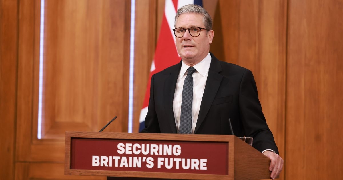 Keir Starmer CANLI: Başbakan, büyük basın toplantısında İngiltere'nin 'yabancıların adası olma' riskiyle karşı karşıya olduğu konusunda uyardı