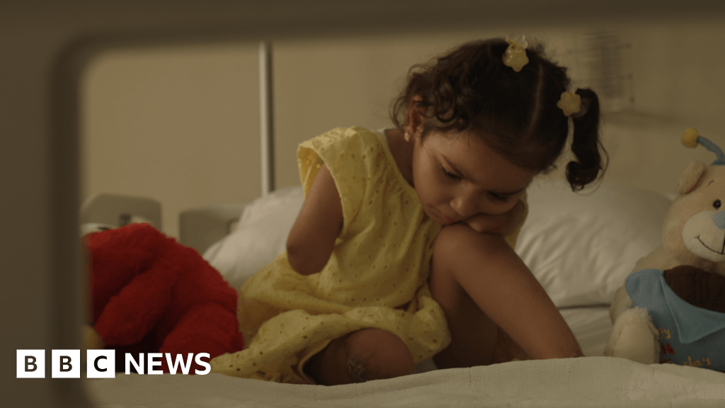 La BBC si unisce ai bambini di Gaza mentre vengono evacuati in Giordania per le cure