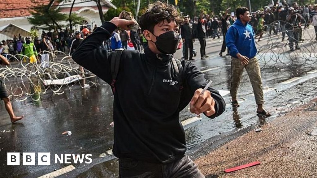 Starcia protestujących z policją po śmierci taksówkarza w Indonezji