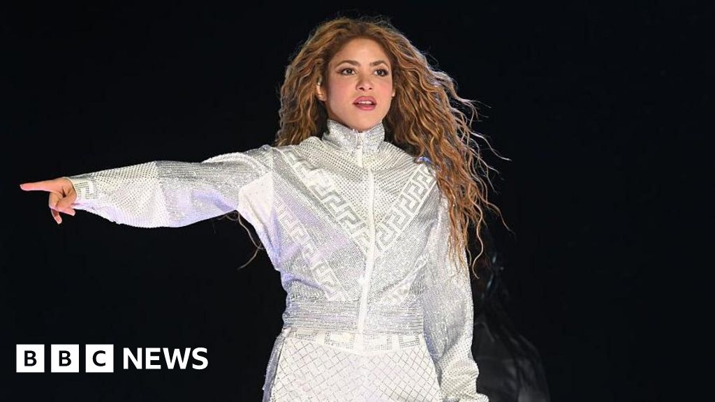 Shakira cancels second concert over production issues