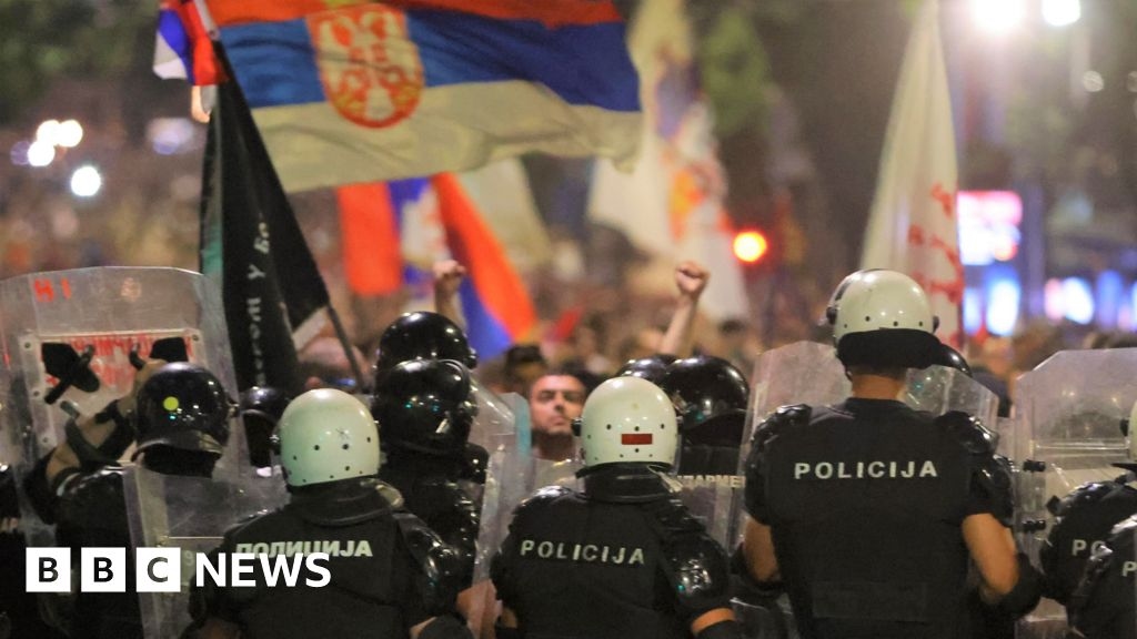 Serbia police clash with anti-government protesters in Belgrade