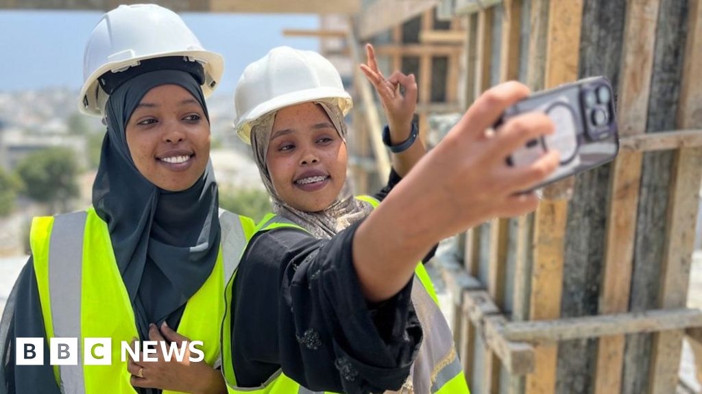 As mulheres no centro do boom da construção na Somália