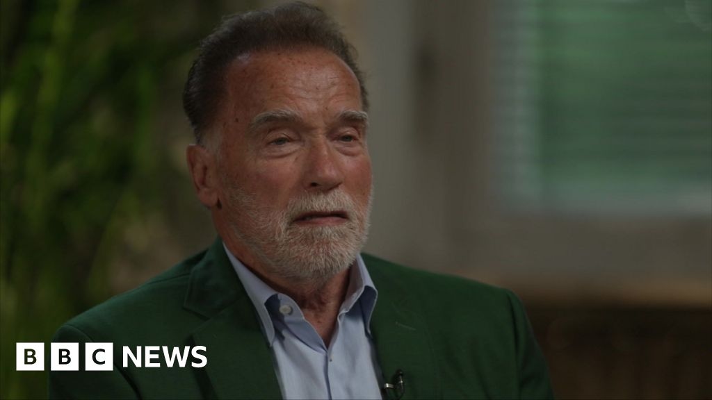 Schwarzenegger: Hé, stop met zeuren, doe iets aan klimaatverandering