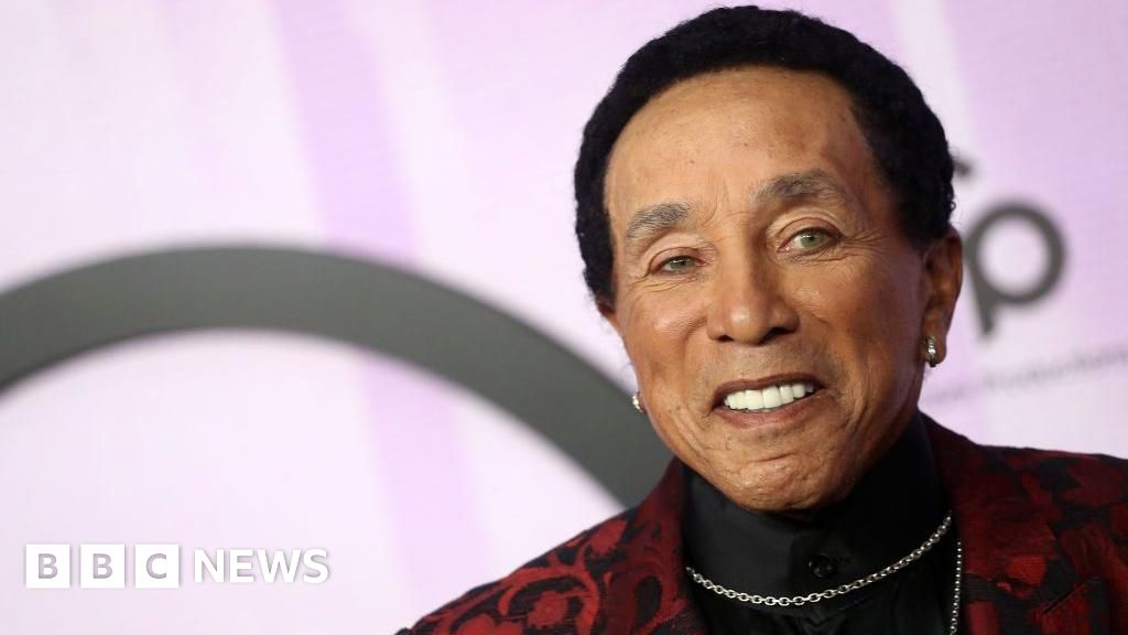 Smokey Robinson sotto inchiesta penale dopo le accuse di violenza sessuale