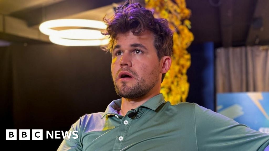 Grande mestre do xadrez Carlsen vence a Copa do Mundo de eSports