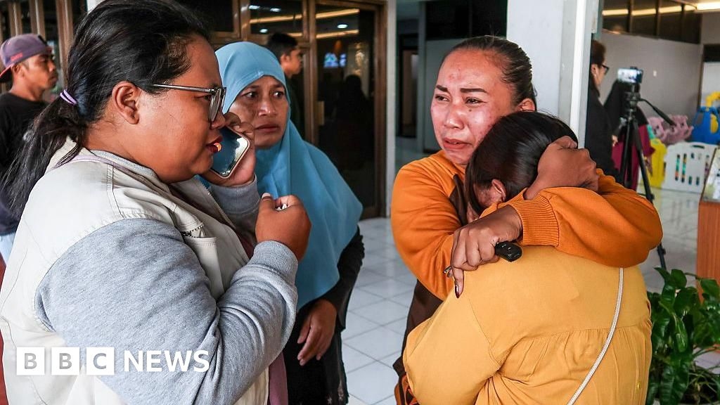Quatre morts et des dizaines de disparus après le naufrage d'un ferry au large de Bali