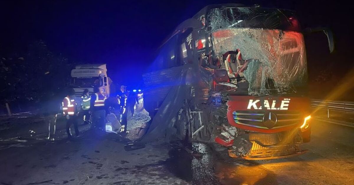 Bolu'da yolcu otobüsü TIR'a çarptı: 6 yaralı