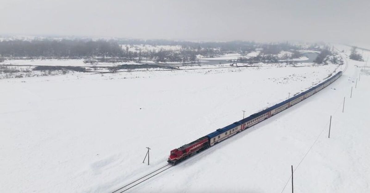 Hier is de reis van de Eastern Express in Erzincan vanuit de lucht