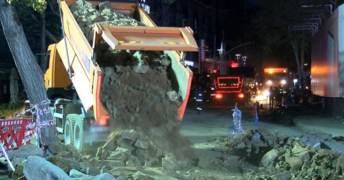Les travaux de réparation de la route effondrée à Sarıyer se sont poursuivis toute la nuit