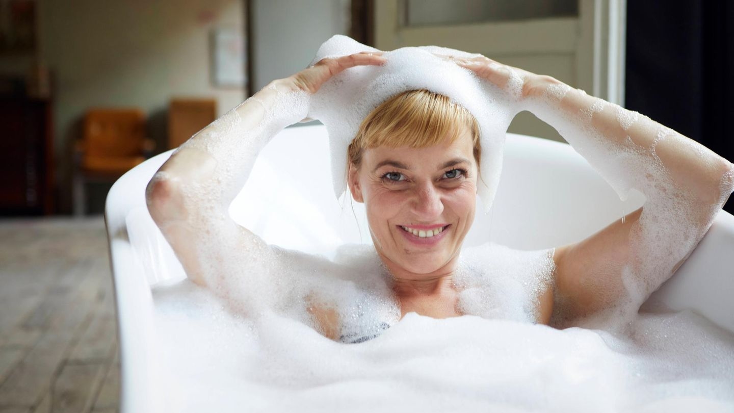 Beauty No-Go: perché non dovresti mai lavare i capelli nella vasca da bagno