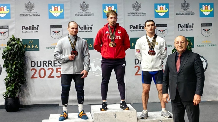 Der nationale Gewichtheber Yusuf Fehmi Genç wurde Europameister!