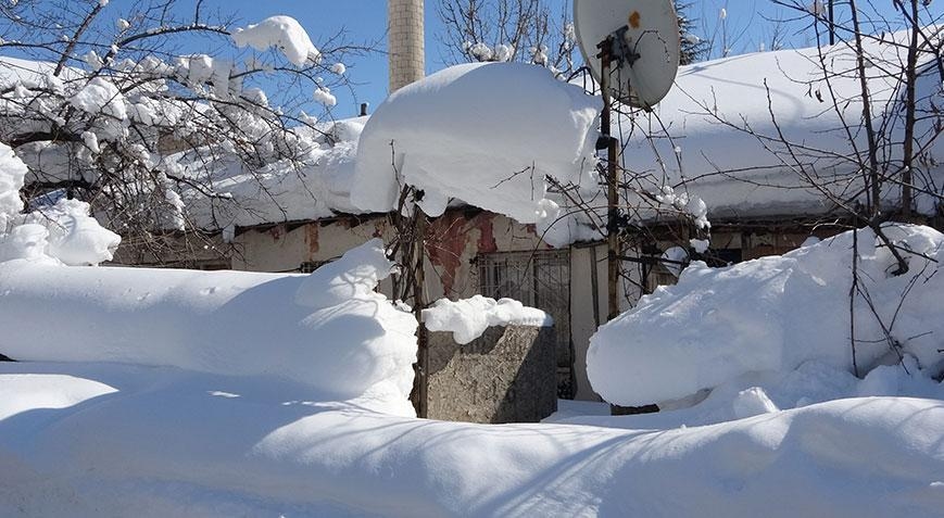 Ci sono voluti esattamente 3 giorni! La neve ha quasi inghiottito una città