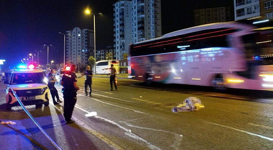 Straszny wypadek w Kayseri! Najpierw potrącony przez lekki samochód dostawczy, a potem zmiażdżony przez samochód