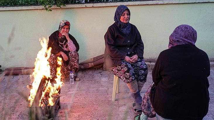 Mieszkańcy spędzili noc na ulicach Sındırgı, epicentrum trzęsienia ziemi