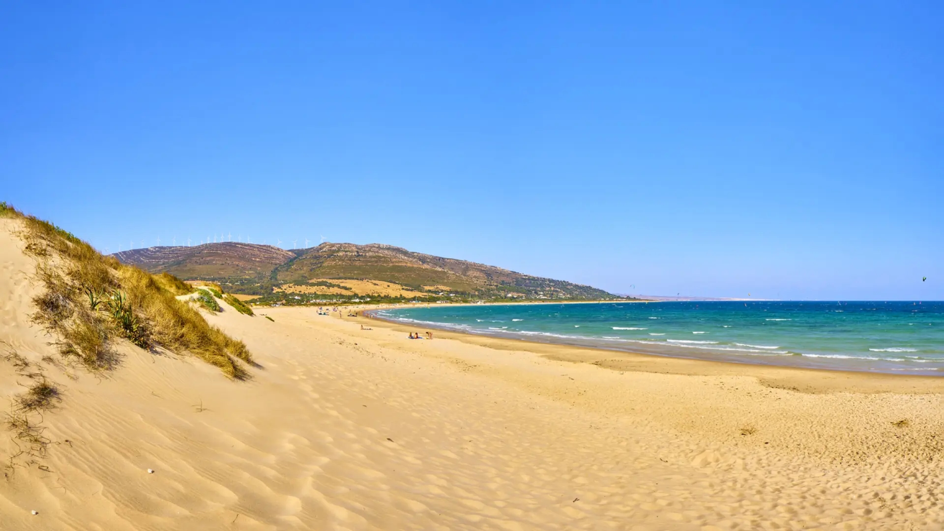 La spiaggia spagnola che secondo Lonely Planet è la migliore al mondo: ideale per i bagni di fango