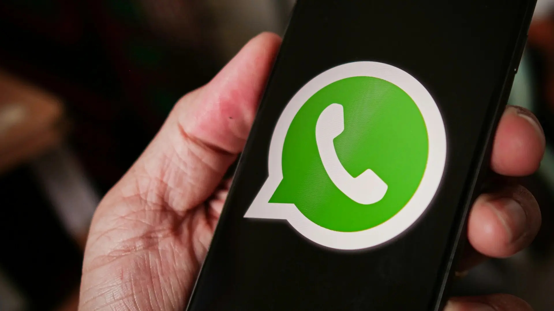 La modalità aereo è ora disponibile su WhatsApp: come attivarla e quali sono i vantaggi