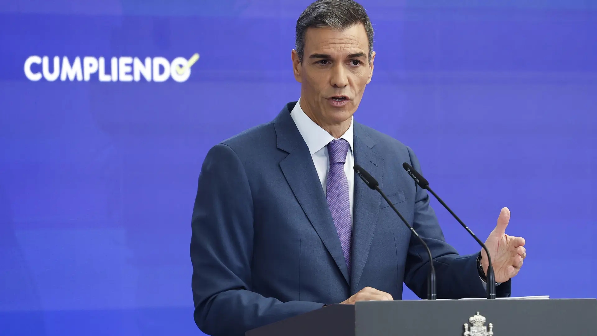 The Economist calls on "scandal-plagued Sánchez" to resign
