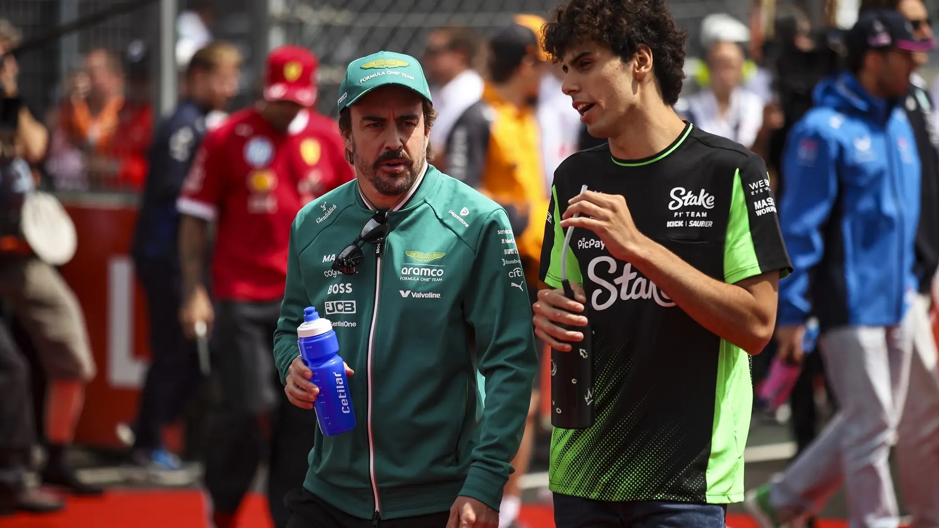 Bortoleto ujawnia zaangażowanie Fernando Alonso w treningi: „Poświęcił swój odpoczynek”.
