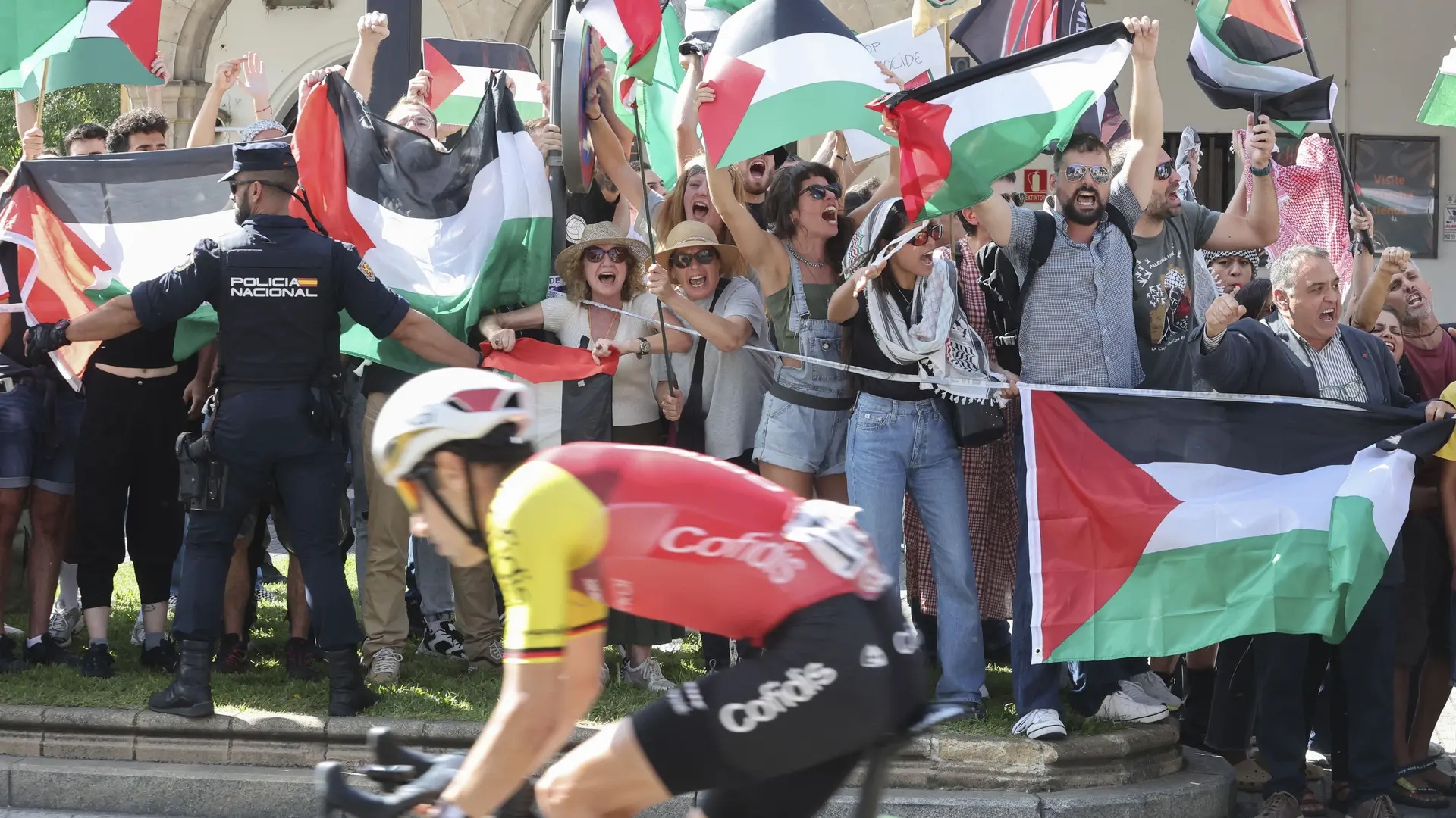 Vuelta pelotonu, Madrid'deki korku dolu final etabında her şeyi polise emanet ediyor: "Hepimiz bitirebileceğimizden şüpheliydik ama..."