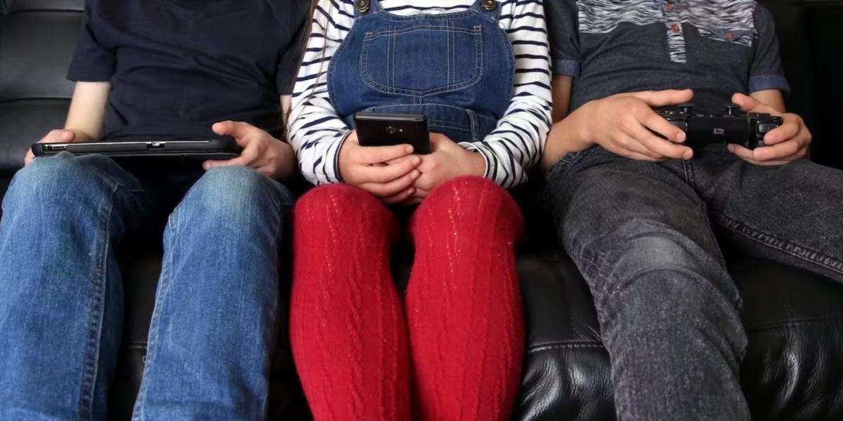 La Francia vieta l'uso degli schermi nelle scuole e negli asili nido