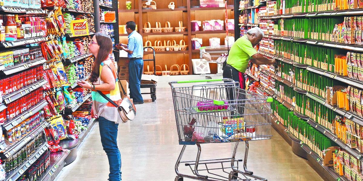 NielsenIQ: consumidores ajustan su lista de compras en función del precio