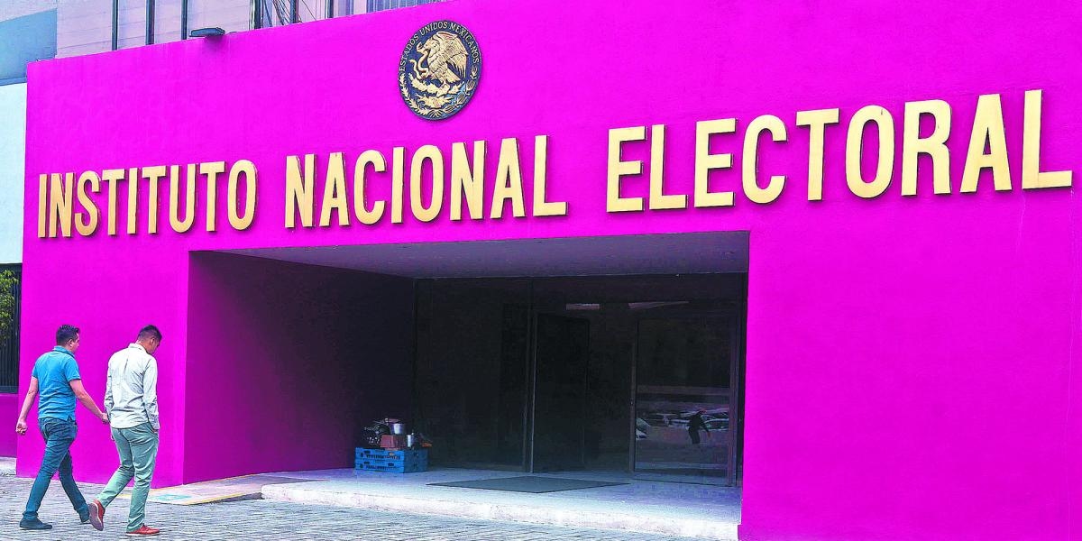 Certificates are delivered to judges, amid questions of legitimacy