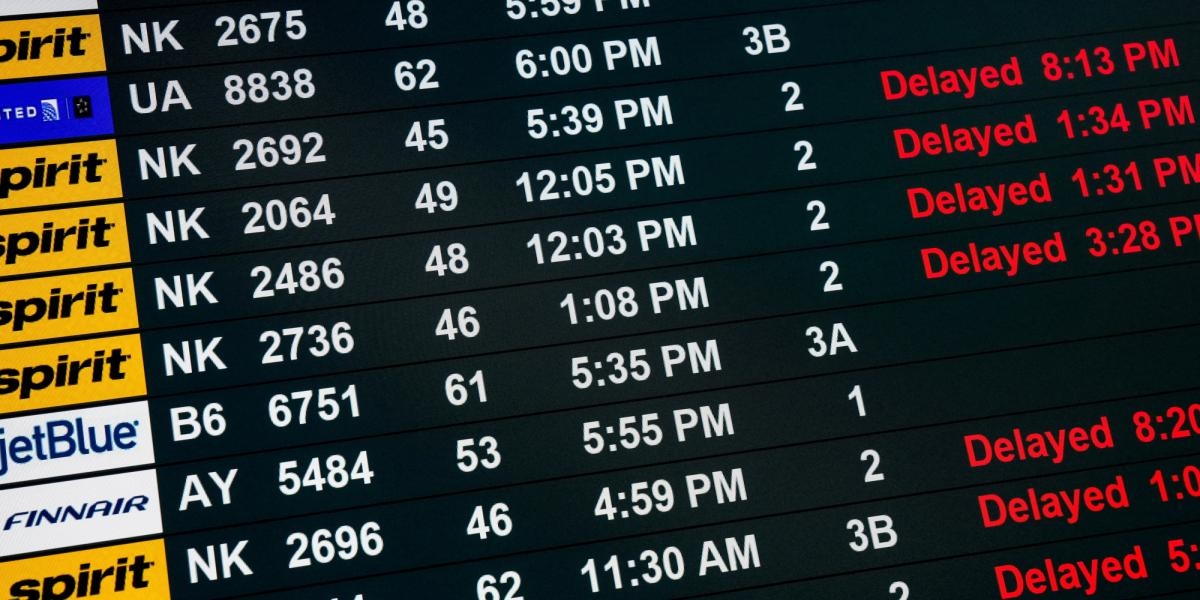 Caos del aeropuerto internacional Newark Liberty frustra a las aerolíneas y preocupa a los viajeros