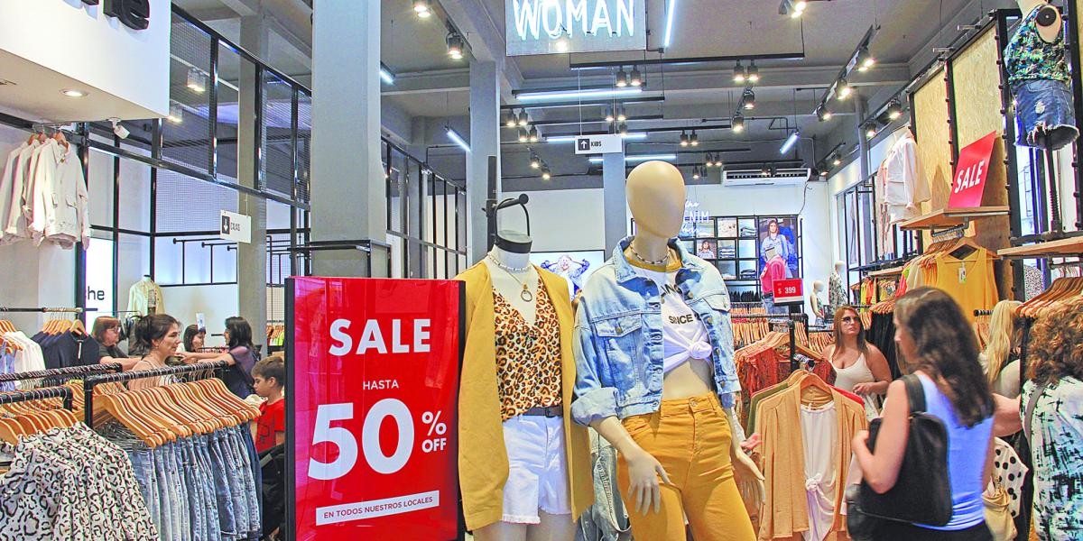 Um wettbewerbsfähig zu bleiben, werden die Bekleidungspreise in Argentinien um bis zu 50 % gesenkt.