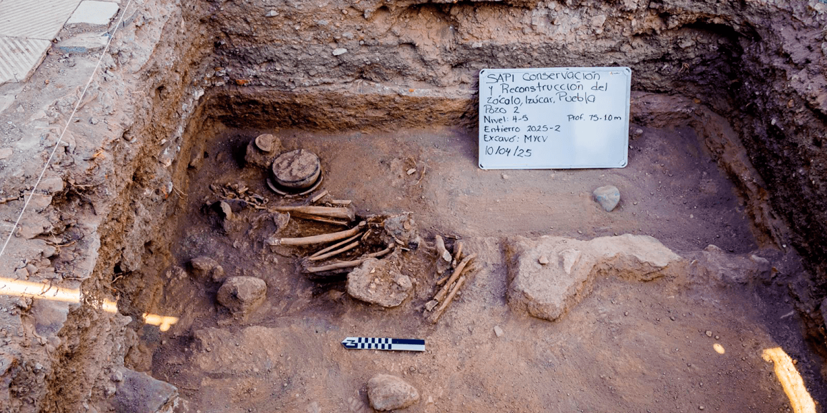 Hallan entierros humanos y objetos cerámicos de más de 800 años en Izúcar de Matamoros