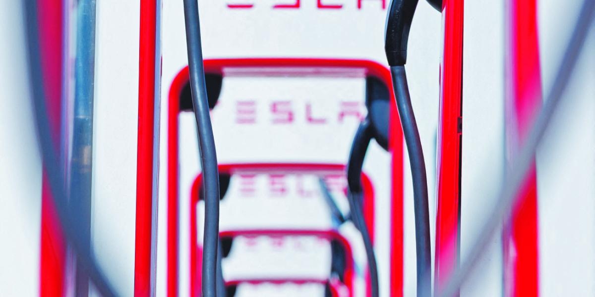 Tesla perde US$ 70 bilhões em valor de mercado em um dia