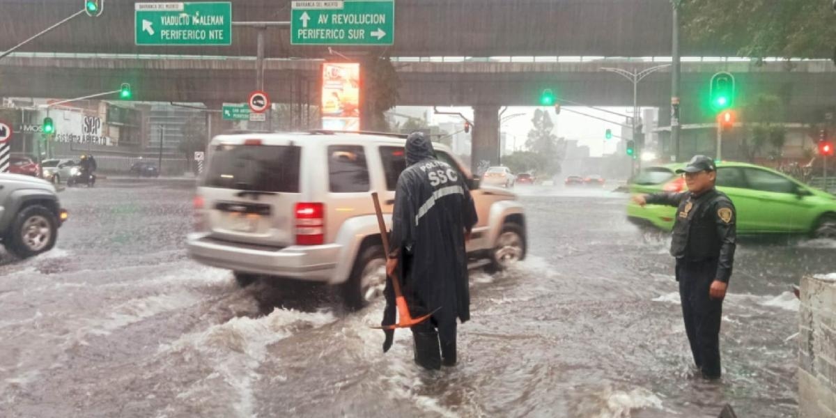 Schwere Regenfälle haben diesen Samstag in mehreren Bezirken von Mexiko-Stadt zu Pfützen und Überschwemmungen geführt.