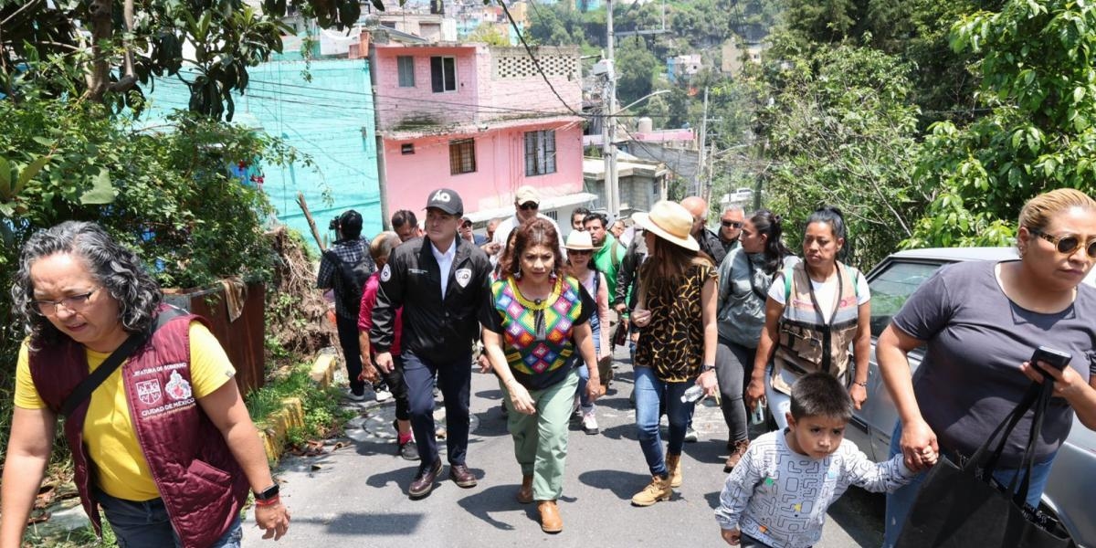 Clara Brugada presenta "La mia città diventa bella, e così anche il mio quartiere"; annuncia il salvataggio completo del burrone
