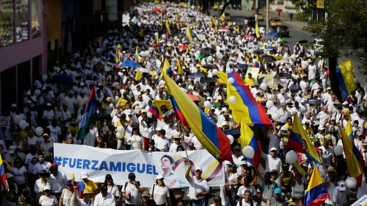 Colombia marched this Sunday to reject political violence and polarization.